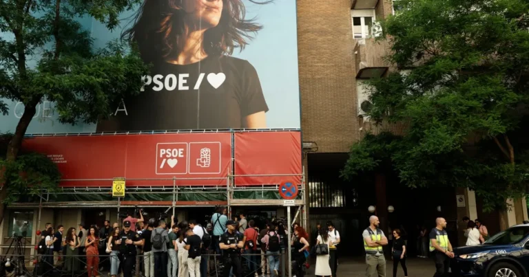 Spanish Police Raid Socialist Party Headquarters Amid Corruption Investigation
