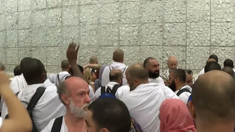 Hajj Pilgrims Engage in Symbolic Stoning Ritual on Third Day
